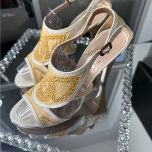 SALVADORE FERRAGAMO Elegant Beige and Gold Shoes